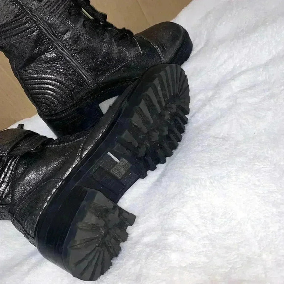 DKNY Women's Basia Lugged Sole Buckle Combat & Lace-up Boots Metallic Graphite. - Picture 4 of 8